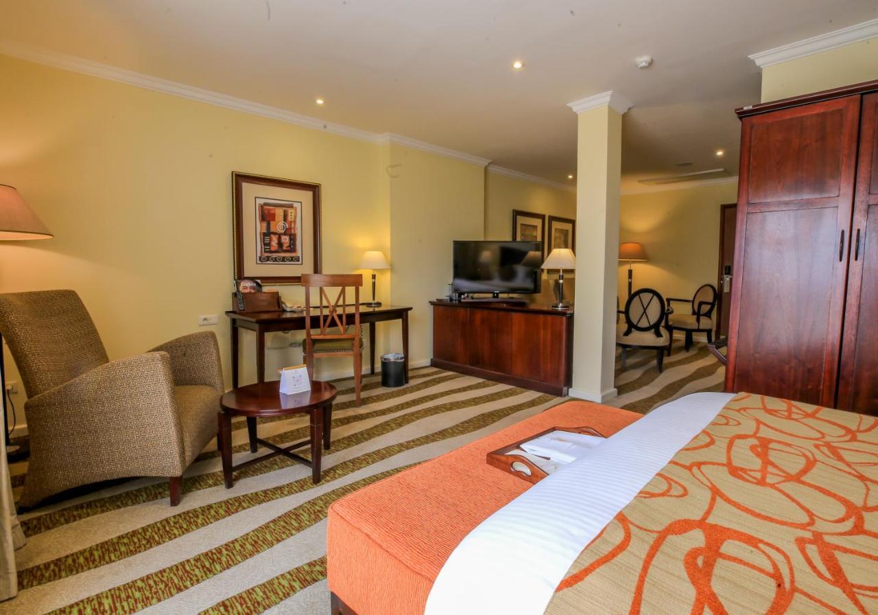 Kigali Serena Hotel Bagian luar foto