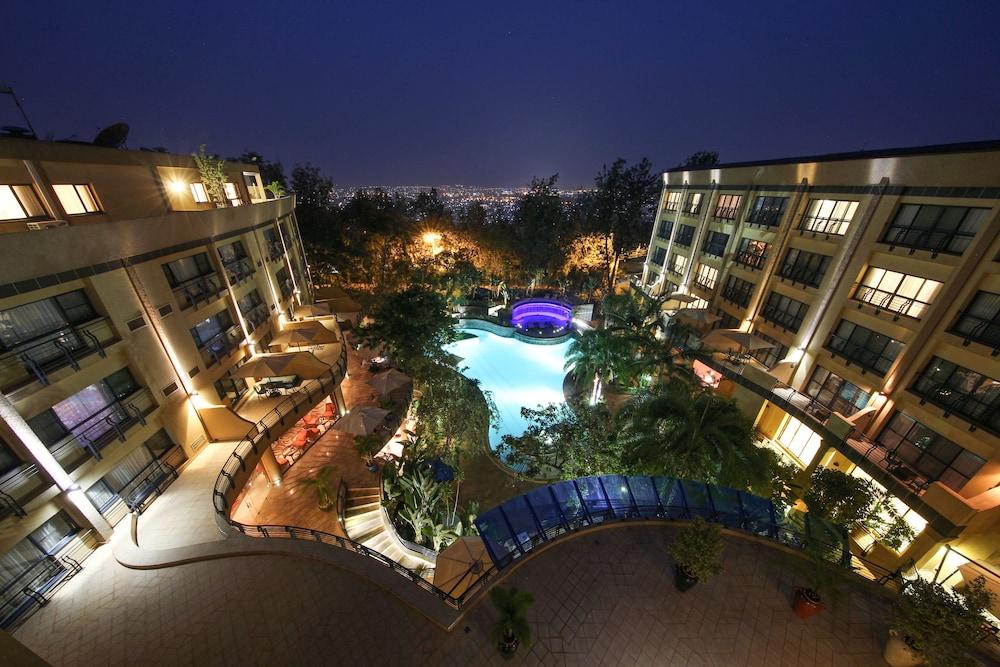Kigali Serena Hotel Bagian luar foto