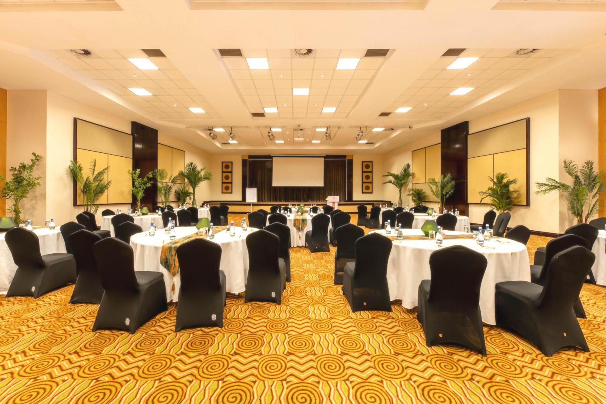 Kigali Serena Hotel Bagian luar foto