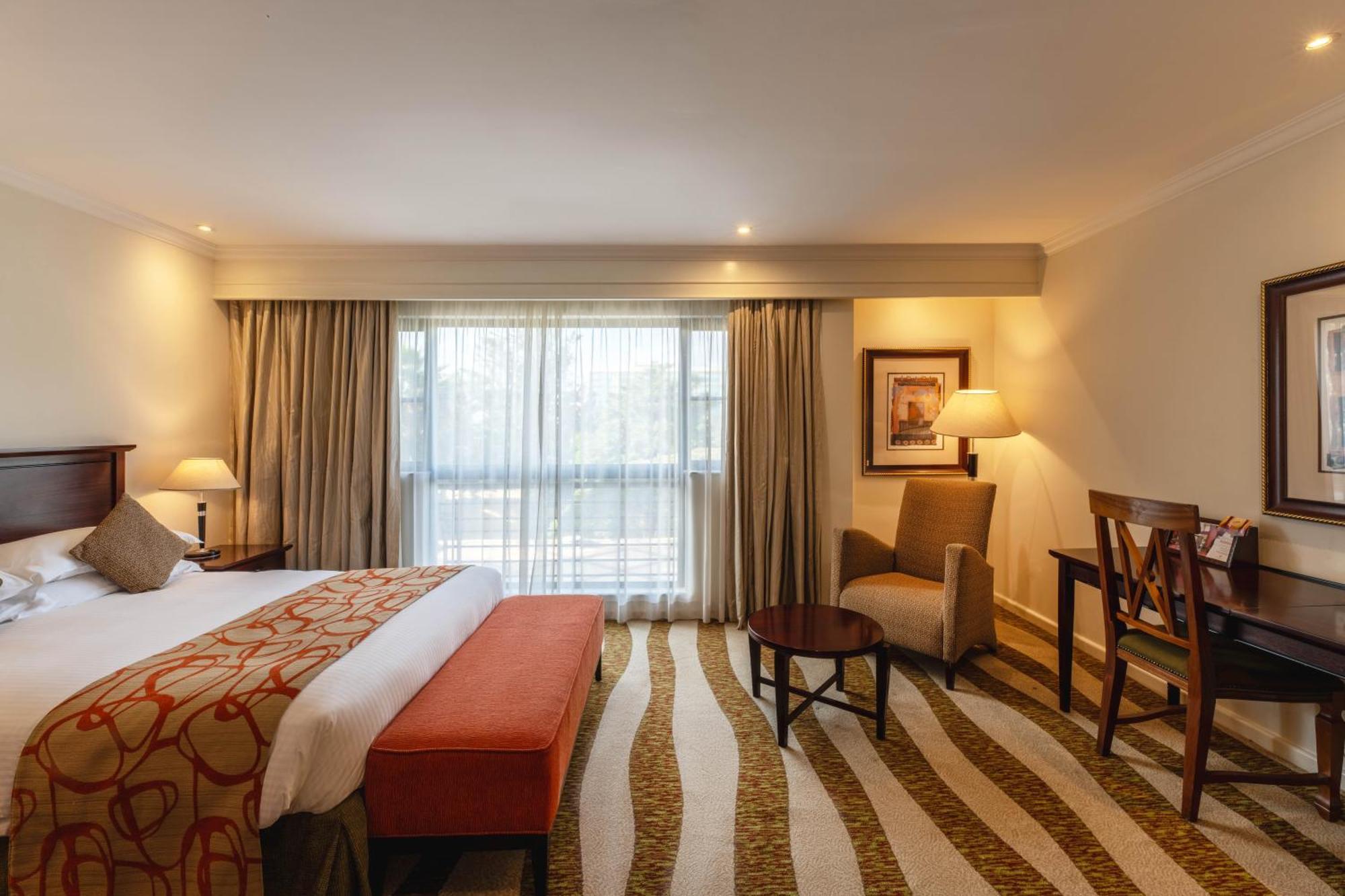 Kigali Serena Hotel Bagian luar foto