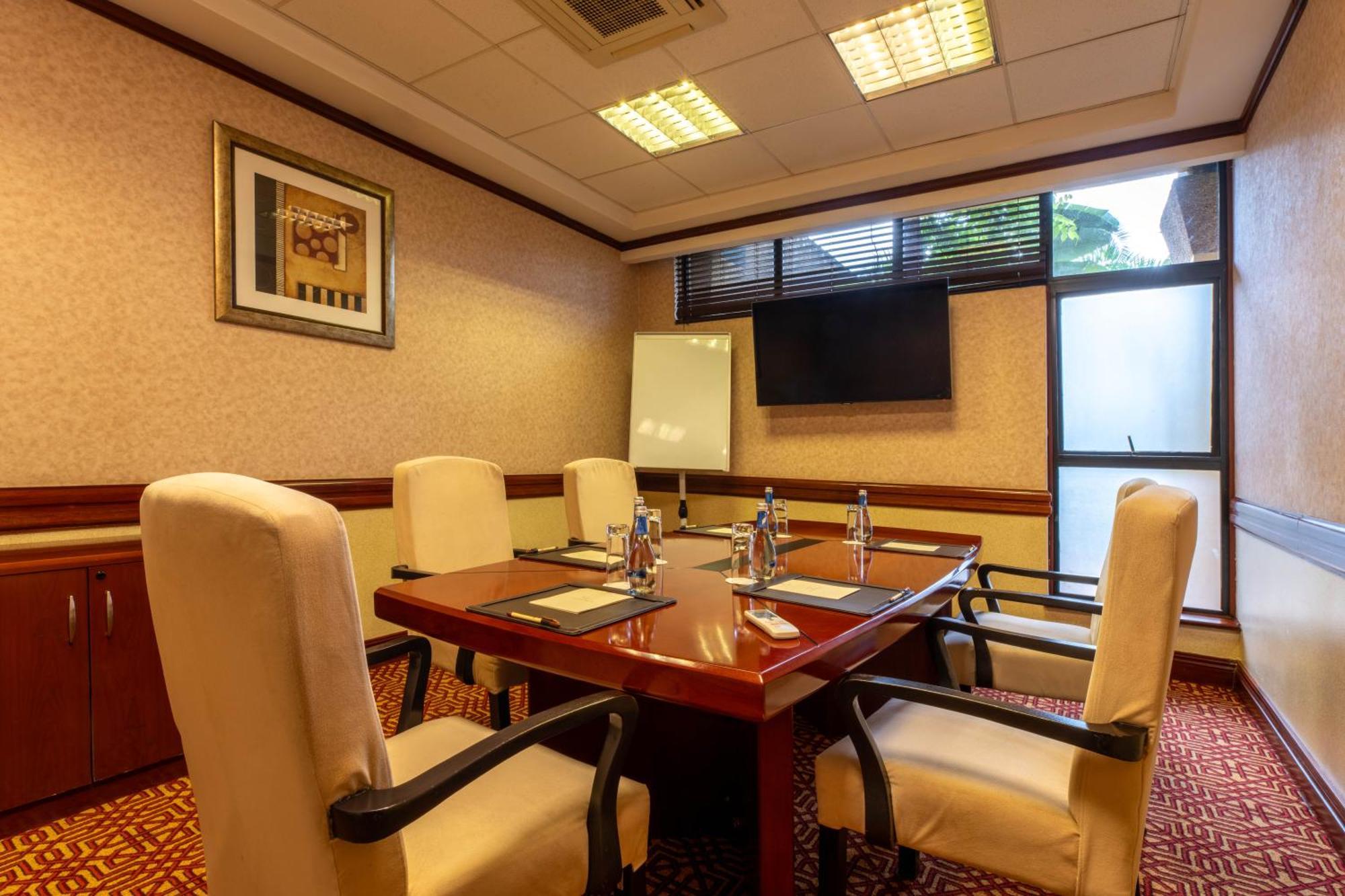 Kigali Serena Hotel Bagian luar foto